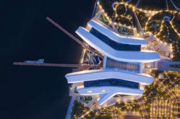 В Китае открылся первый морской музей, часть которого &laquo;уходит&raquo; в залив на 42 метра