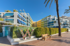 Отель W Ibiza открылся на летний сезон с новым рестораном и баром на крыше