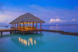 Kurumba Maldives. С видом на огни